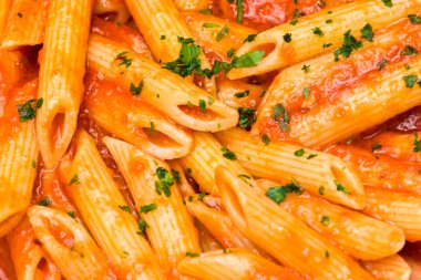 İtalyan makarna. Penne all'arrabbiata.