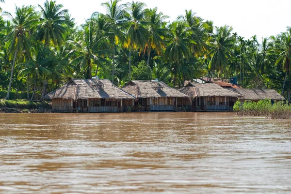 上湄公河老挝的房子. — 图库照片