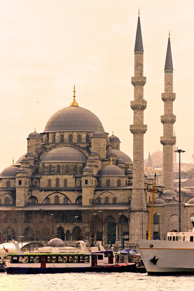 Yeni キャミ （新モスク）、イスタンブール、トルコ. — ストック写真