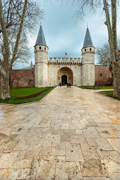 Entrance of the Topkapi palace, istanbul. — Stock Photo, Image