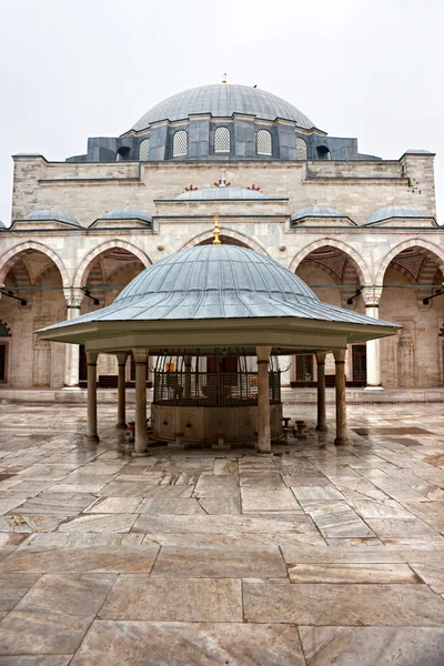 The Fatih Mosque, Fatih district, Istanbul, Turkey. — Stock Photo, Image