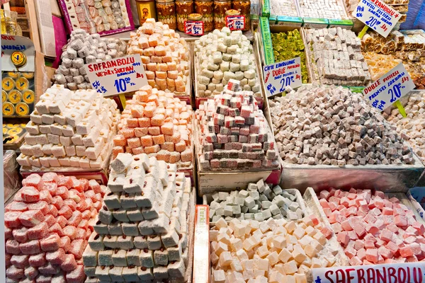 Lojas de bazar de especiarias em Istambul . — Fotografia de Stock