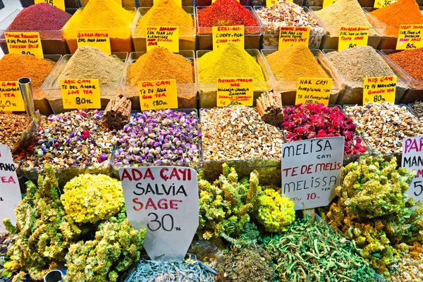 Spice bazaar shops in Istanbul. — Stock Photo, Image