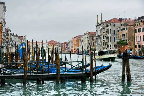 Veneza, Canal e Barco . — Fotografia de Stock