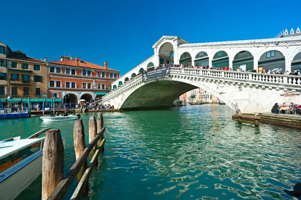 Venice, italy - March 06, 2011: Peoples watching the Grand Canal — Stock Photo, Image