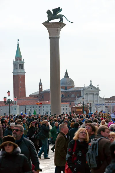 Venice, italy - March 03, 2011: Peoples walking in St. Mark's Sq — Stock Photo, Image