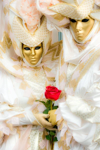 Dos máscaras de Venecia, Carnaval . — Foto de Stock