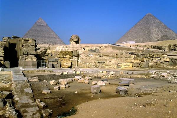 La Sfinge e le Piramidi, Giza, Egitto . — Foto Stock