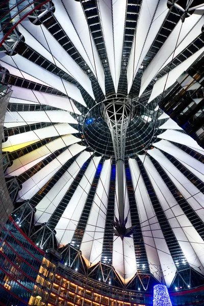 Sony center, potsdamer platz, berlin, Tyskland. — Stockfoto