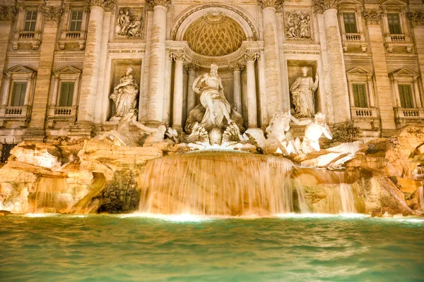 The Famous Trevi Fountain at night, rome, Italy. — Stock Photo, Image