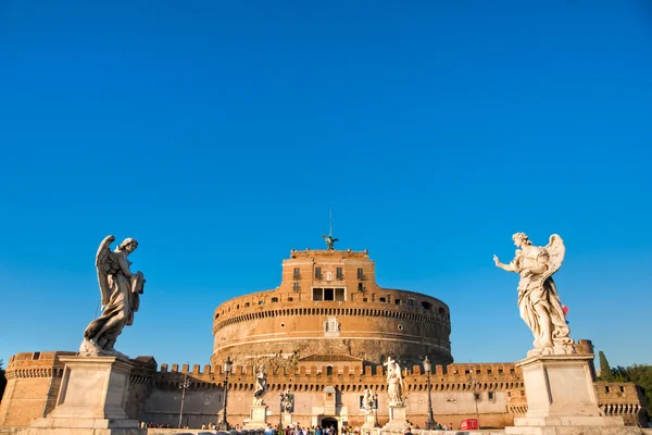 Castel sant'angelo a Berniniho socha na mostě, Řím, ita — Stock fotografie