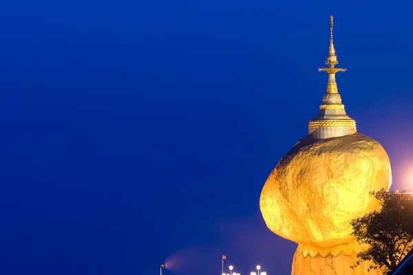 Goldener Felsen, Myanmar. — Stockfoto