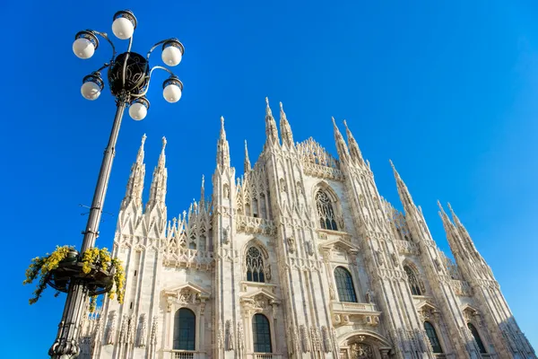 Vittorio emanuele galerie en duomo in Milaan — Stockfoto