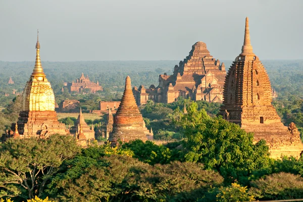 De vlakte van Bagan bij zonsondergang, Myanmar. — Stockfoto