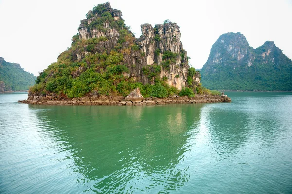 Halong bay, vietnam. UNESCO Dünya Mirası. — Stok fotoğraf