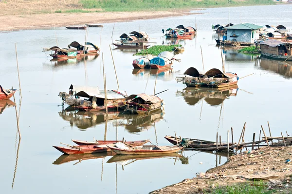 Βάρκες στο λιμάνι στο Δέλτα του Μεκόνγκ, Βιετνάμ — Φωτογραφία Αρχείου