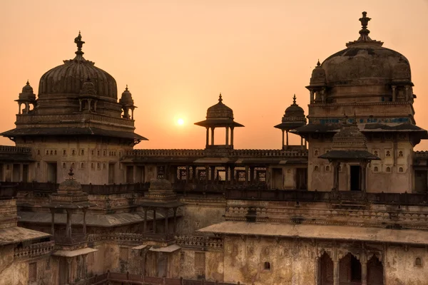 Coucher de soleil Orcha Palaceat, Inde . — Photo