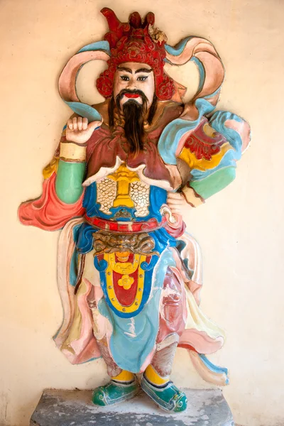 Warrior inside Thien Mu Pagoda, Hue, Vietnam. — Stock Photo, Image