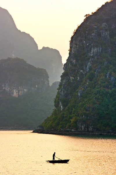 Bahía Halong, Vietnam. Unesco Patrimonio de la Humanidad . — Foto de Stock