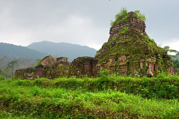 私の息子ホイアン an. ベトナムの近くの古代ヒンズー教の寺院 — ストック写真