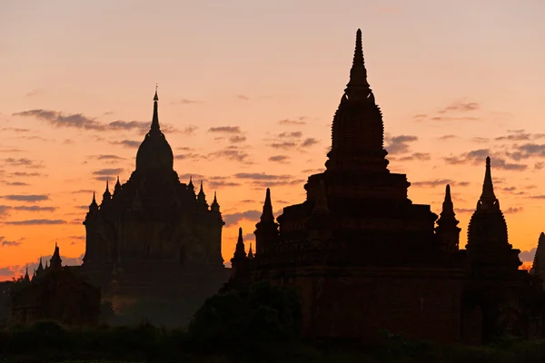 Bagan w zachód słońca, myanmar. — Zdjęcie stockowe