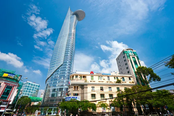 HO CHI MINH CITY - 18 ДЕКАБРЯ: Thre Bitexco Financial Tower is — стоковое фото