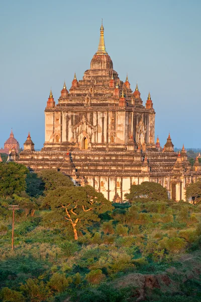 Bagan bij zonsondergang, myanmar. — Stockfoto