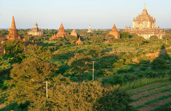 Bagan bij zonsondergang, myanmar. — Stockfoto
