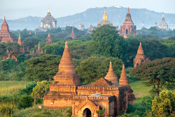Bagan bij zonsondergang, myanmar. — Stockfoto