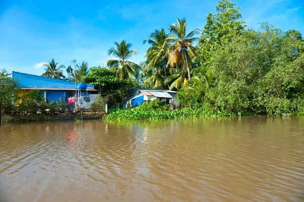 Boten in een haven in de mekong-delta, kunt tho, vietnam — Stockfoto