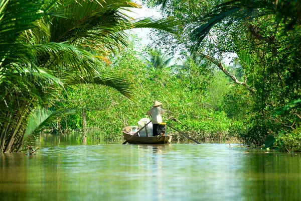 mekong delta limanına teknelerle can tho, vietnam