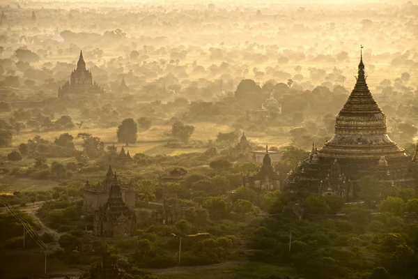 Bagan al amanecer, desde el globo aerostático, Myanmar . — Foto de Stock