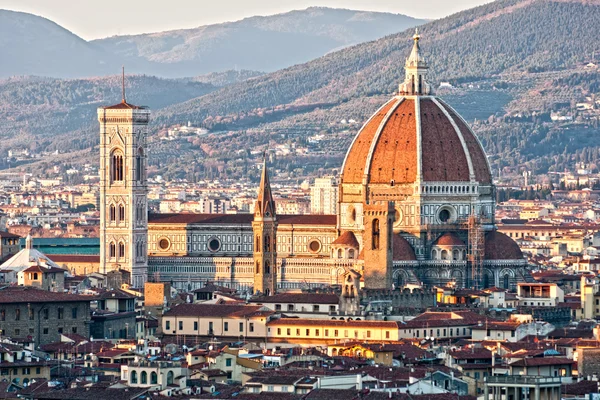 Florens, duomo och Giottos campanile. — Stockfoto