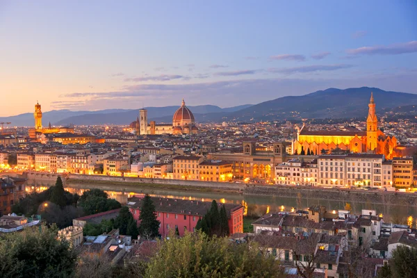 Florença, vista da torre sineira de Duomo e Giotto, Santa croce e — Fotografia de Stock