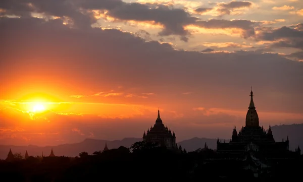 Bagan, naplementekor, Mianmar. — Stock Fotó