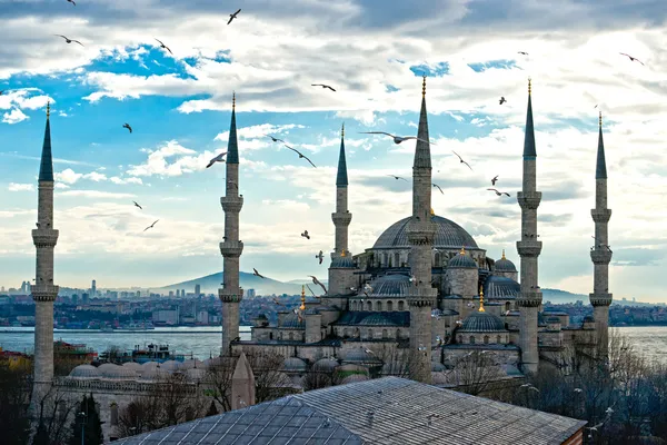 Puesta de sol sobre la Mezquita Azul, (Sultanahmet Camii), Estambul, Turquía . —  Fotos de Stock