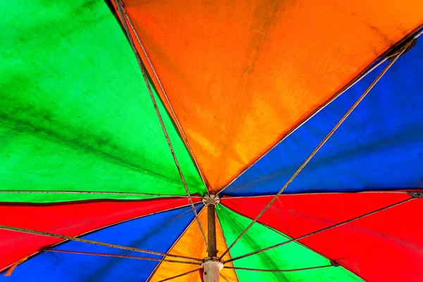 Gamla rainbow paraply. — Stockfoto