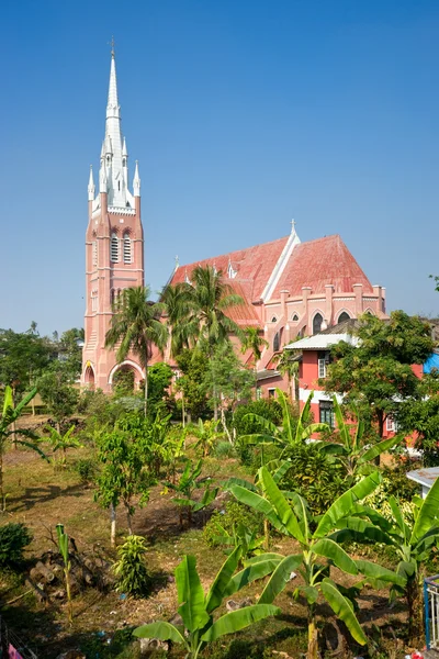 Καθεδρικός ναός στη Γιανγκόν, Μιανμάρ. — Φωτογραφία Αρχείου