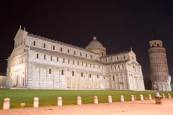 Pisa, piazza dei miracoli gece manzarası. — Stok fotoğraf