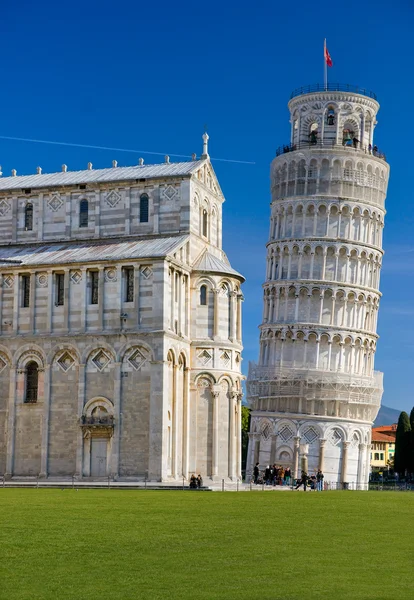 Pisa, piazza dei mirakoli. — Stockfoto