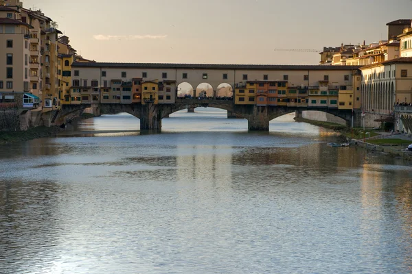 Panoramatický pohled na Florencii a ponte vecchio. — Stock fotografie