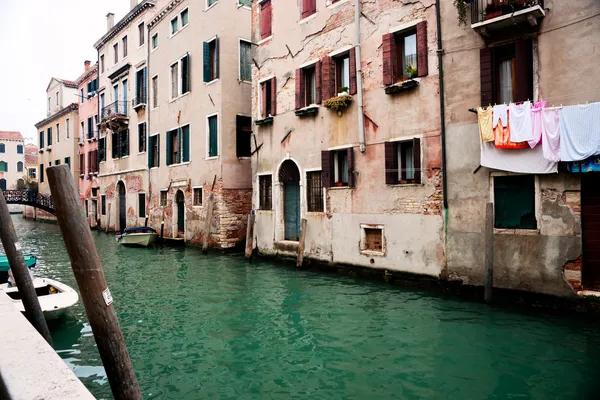 Veneza, Canal e Barco . — Fotografia de Stock