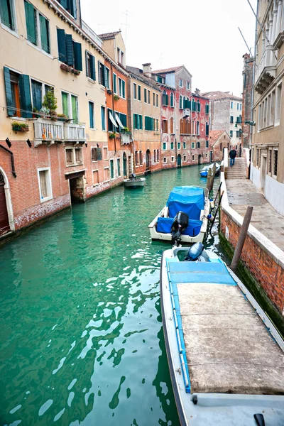 Veneza, Canal e Barco . — Fotografia de Stock