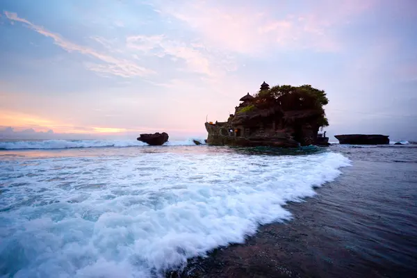 The Tanah Lot Temple, Bali, Indonesia. — Stock Photo, Image