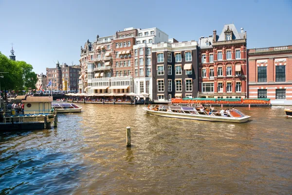 Amsterdam, Canal e bicicletta . — Foto Stock