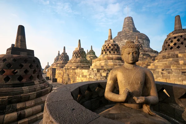 Chrám Borobudur na východ slunce, yogyakarta, java, Indonésie. — Stock fotografie