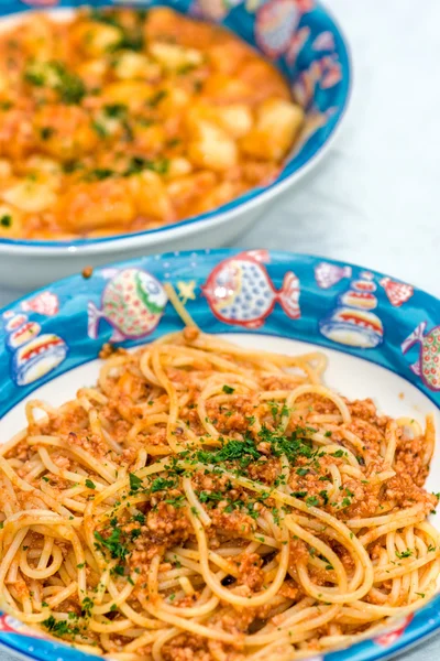 Spaghetti med fisk bolognese — Stockfoto