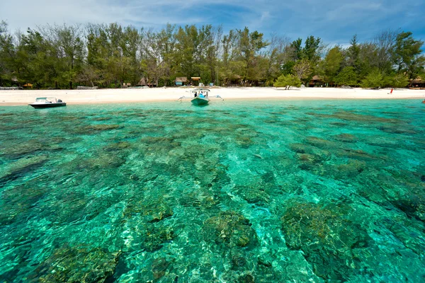 Vackra havet på gili meno, Indonesien. — Stockfoto