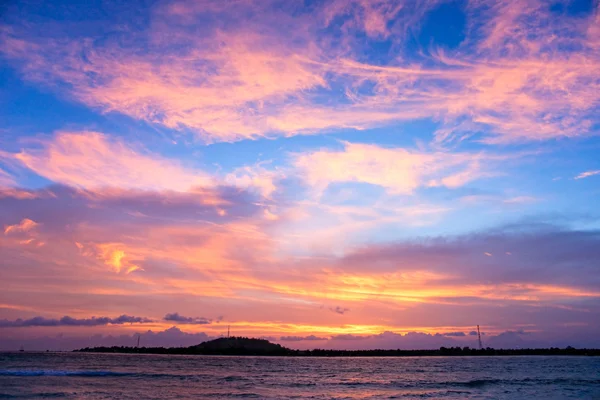 Solnedgång över gili trawangan, indonesia. — Stockfoto