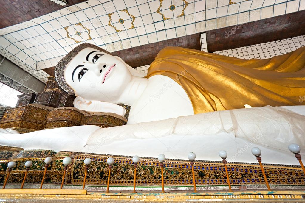 Shwethalyaung Buddha, Bago, myanmar.